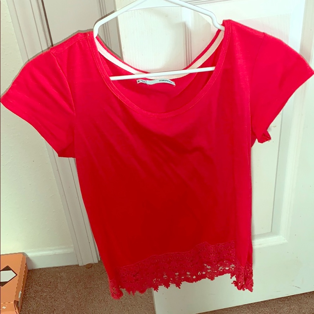 Bottom detail tee